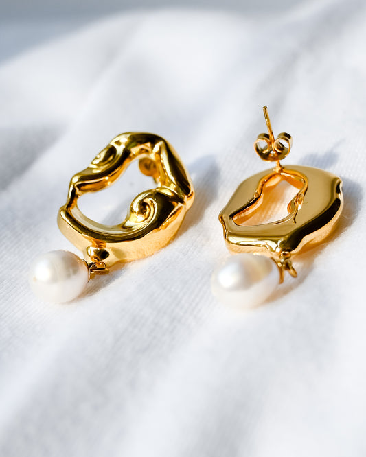 Drippin in Pearls Earrings