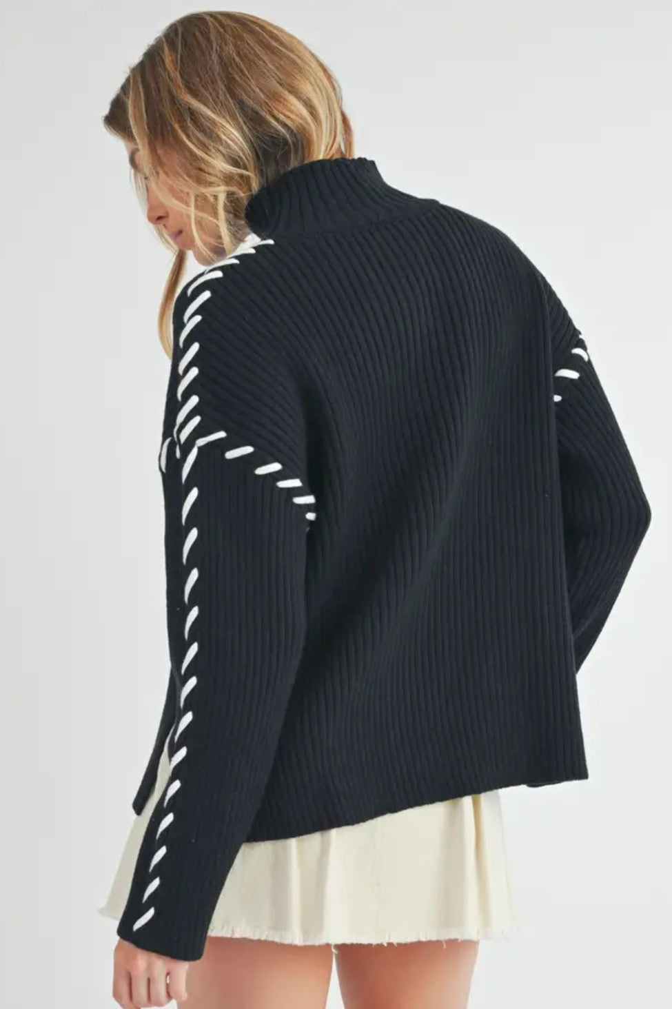 So Striking Contrast Hem Mock Turtleneck Sweater